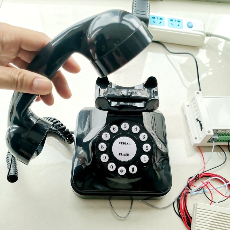 live escapes phone